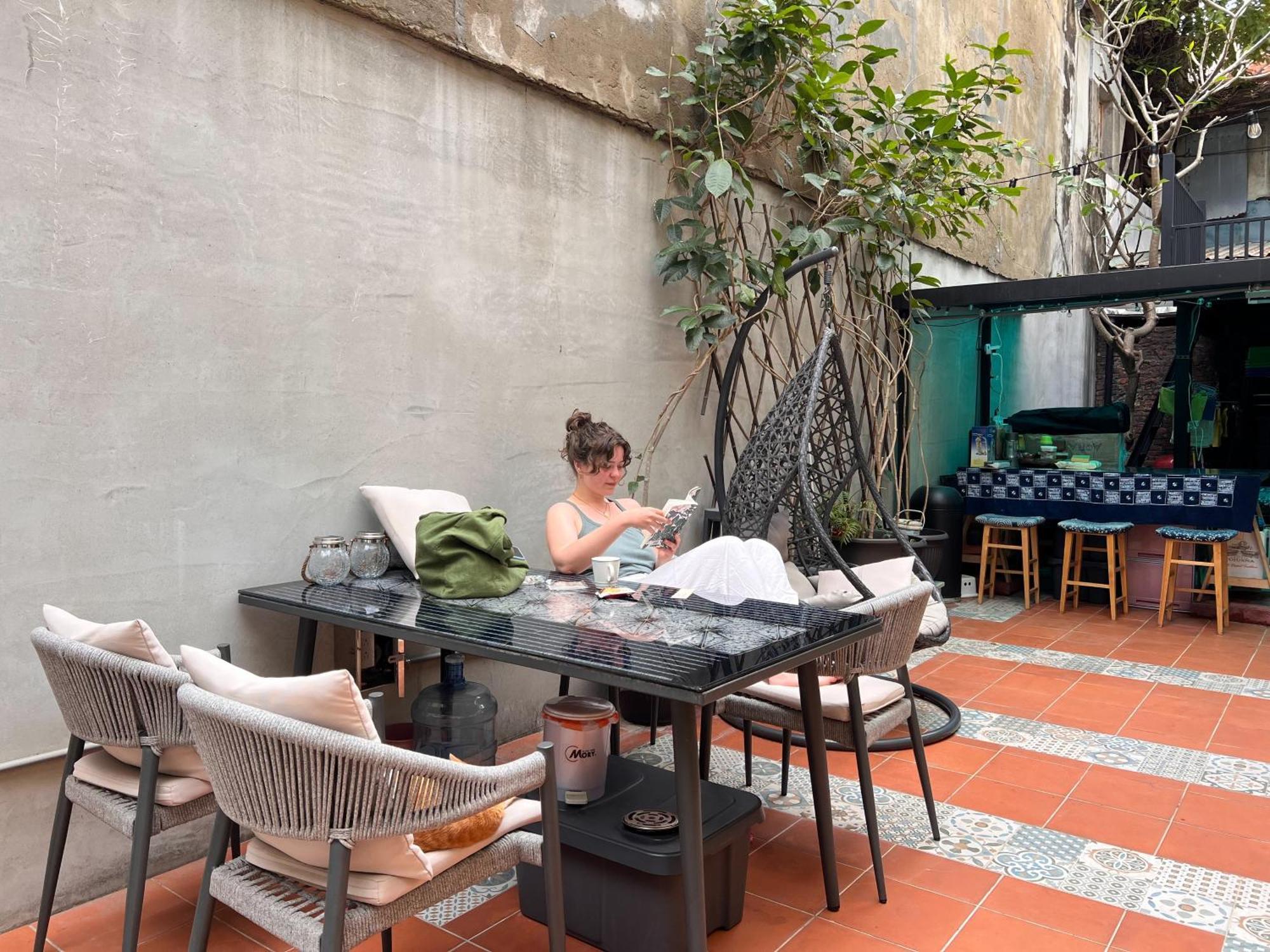 Local Backpacker Hostel Tainan Exterior foto